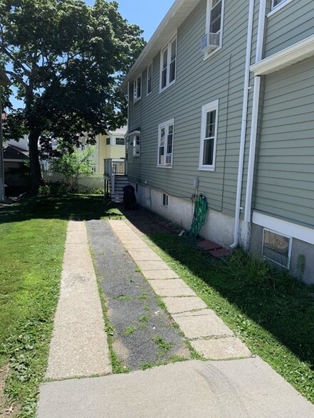 Building Photo - 38 Matignon Rd