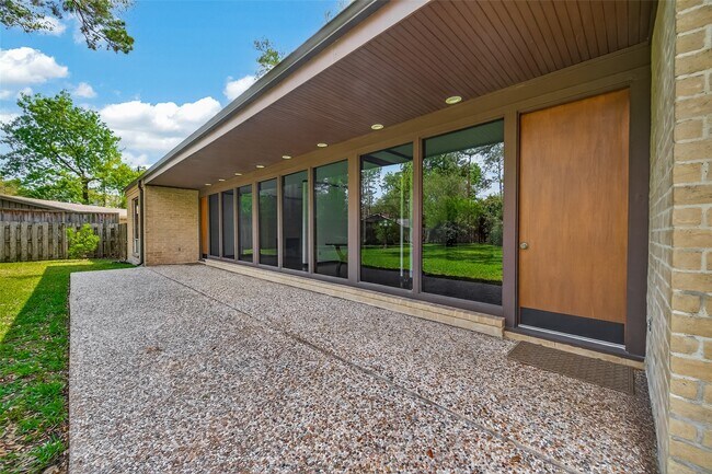 Building Photo - 10614 Fairlane Dr