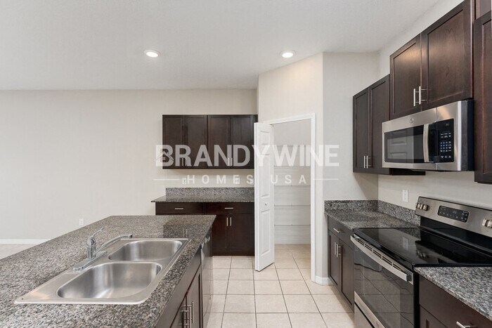 Building Photo - 5708 Marbella Dr