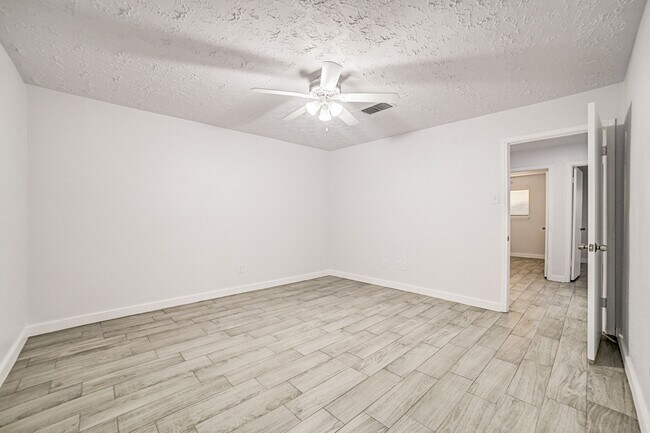 Building Photo - 3918 Cypressdale Dr