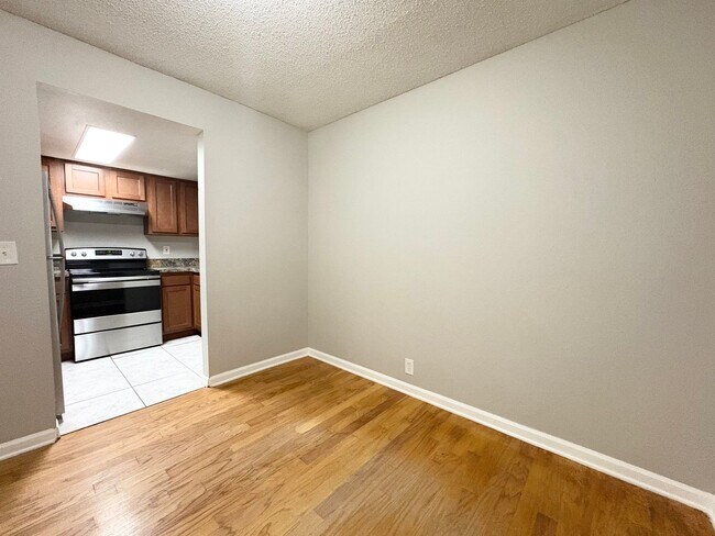 Building Photo - Gorgeous 1/1 Condo in Winter Springs ~ Upd...