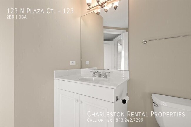 Building Photo - 123 N Plaza Ct