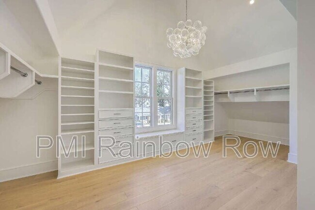 Building Photo - 755 Adluh St