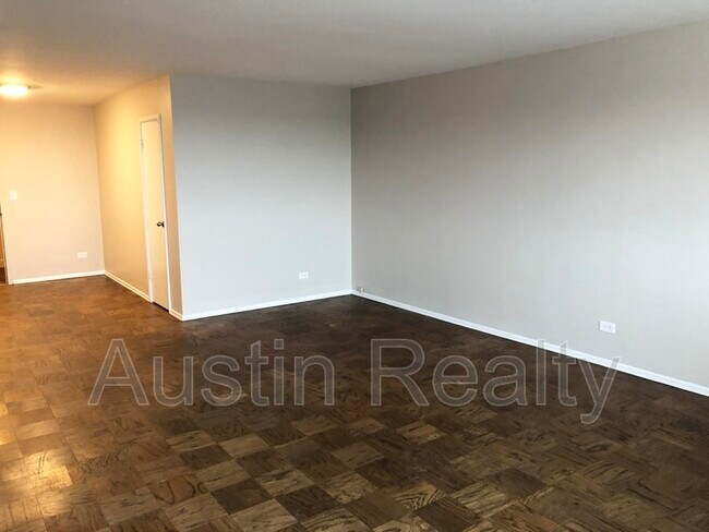 Building Photo - 4466 W Pine Blvd