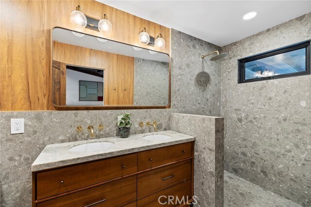 Building Photo - 68645 Tachevah Dr