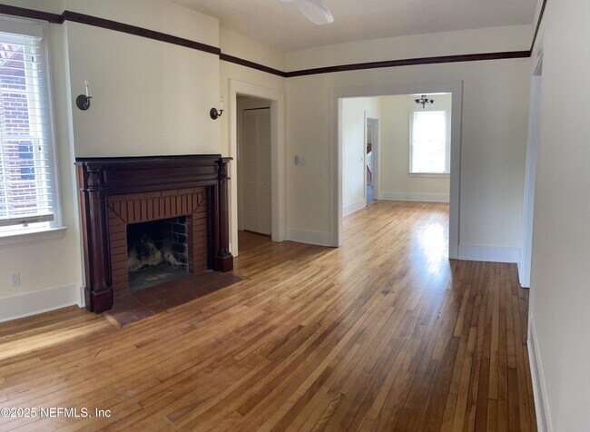 Building Photo - 1310 N Laura St