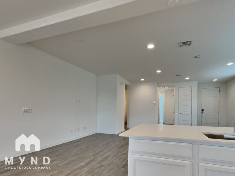 Building Photo - 9513 W Turney Ave