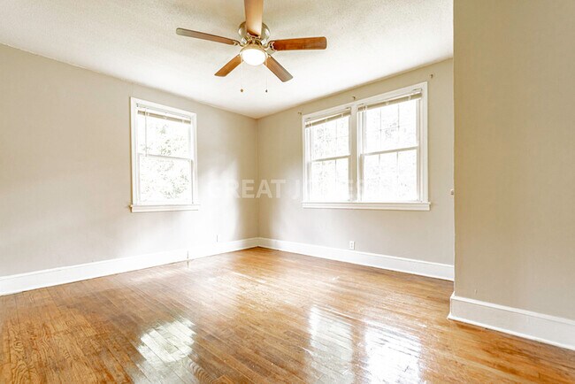 Building Photo - NOW OFFERING FIRST FULL MONTH FREE!