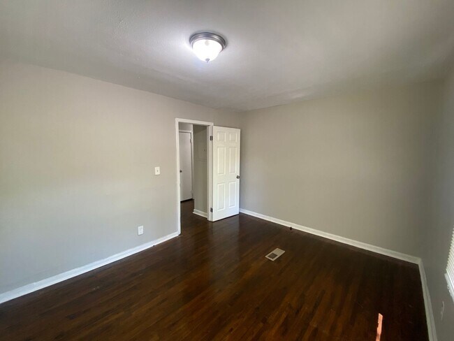 Building Photo - **AVAILABLE NOW**Nice East Columbus, GA 3 Bedroom / 1 Bathroom Home for Rent***