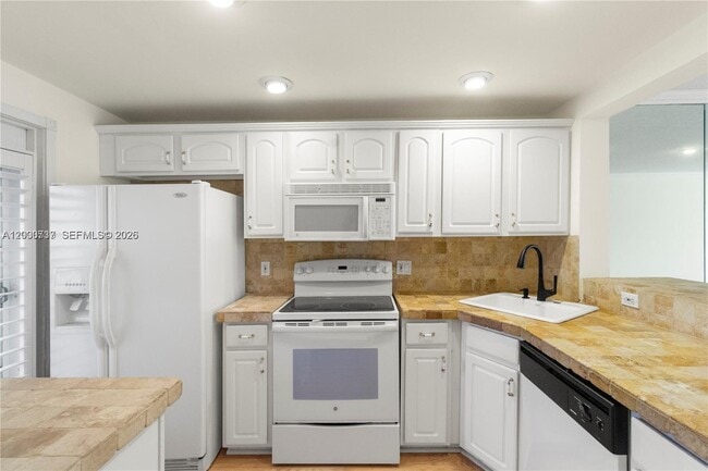 Building Photo - 455 Paradise Isle Blvd