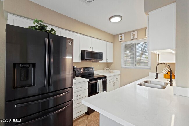 Building Photo - 9020 W Highland Ave