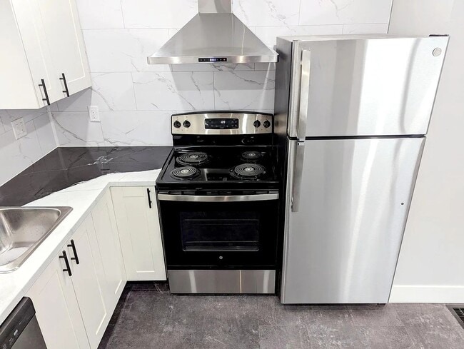 Building Photo - 410 Fairfield Ave NW