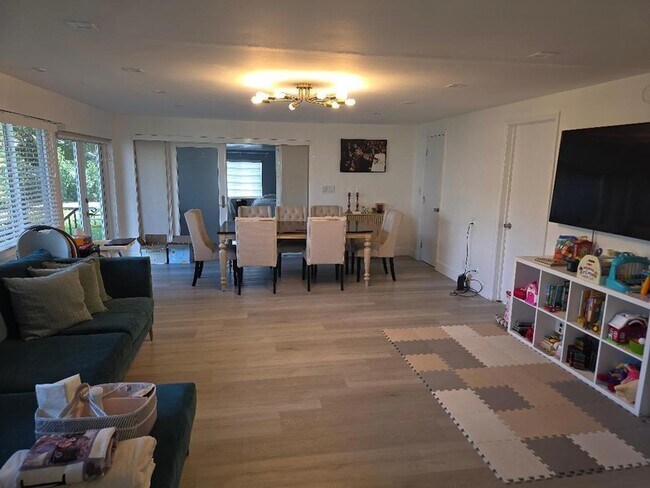 Building Photo - 1532 Fletcher St