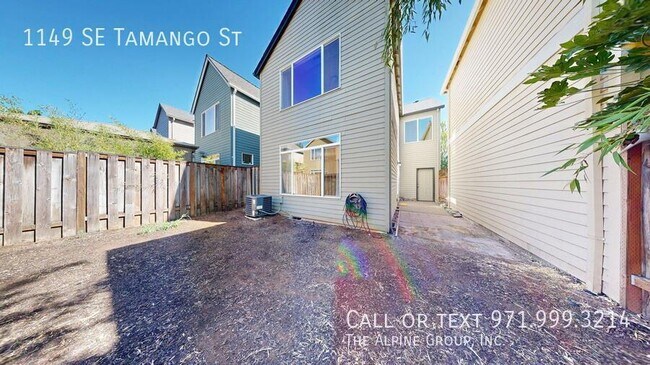 Building Photo - 1149 SE Tamango St