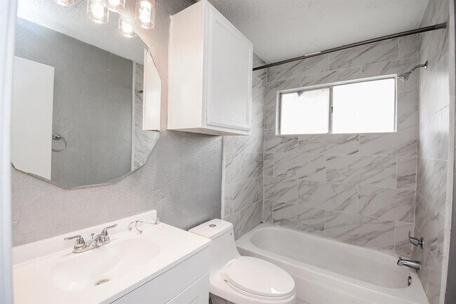 Building Photo - 20534 Cocoplum Dr
