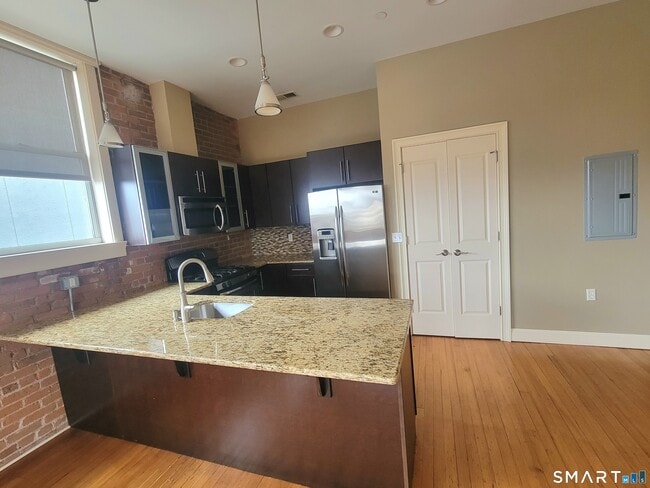 Building Photo - 14 N Main St