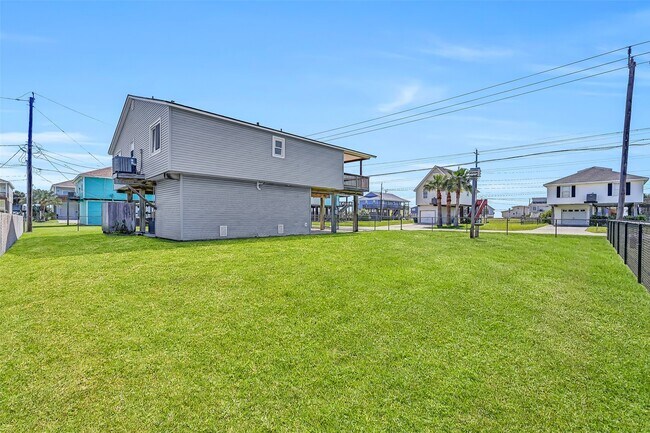 Building Photo - 21600 Zachary Dr