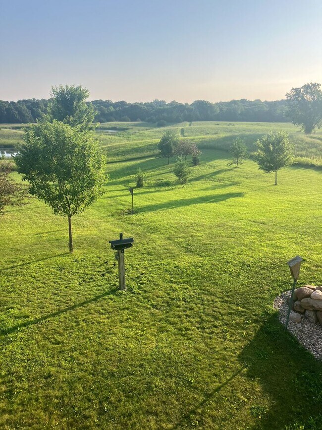 Building Photo - 220 Meadow Woods Dr