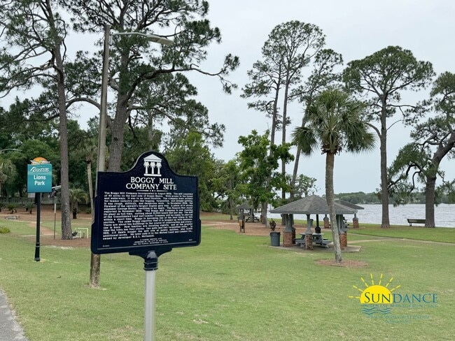 Building Photo - Ideally situated Niceville Townhome, Call ...