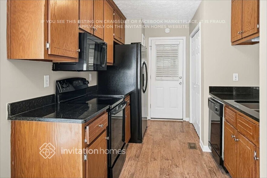 Building Photo - 3933 Edgebrook Dr