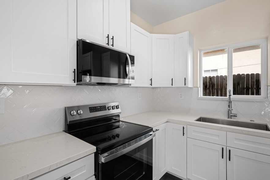 Building Photo - 3409 Lotus Ln