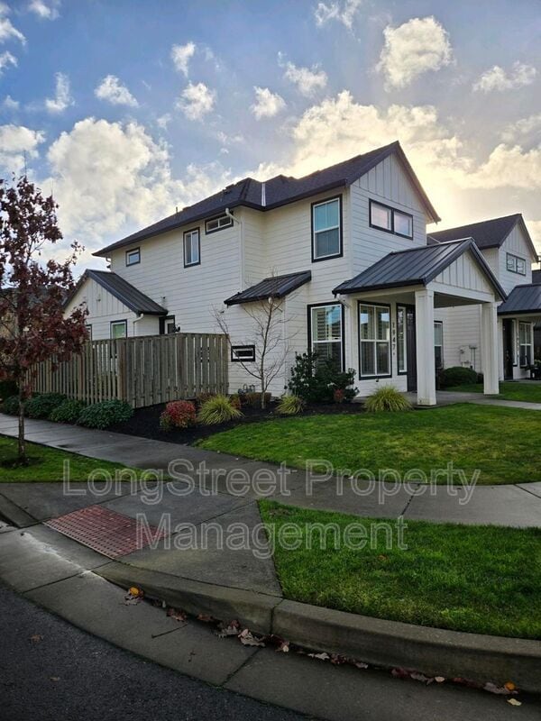 Building Photo - 1947 SW Stanford St