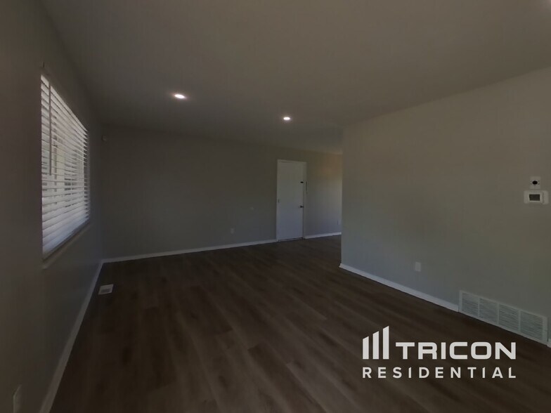 Building Photo - 6640 Brook Forest Dr
