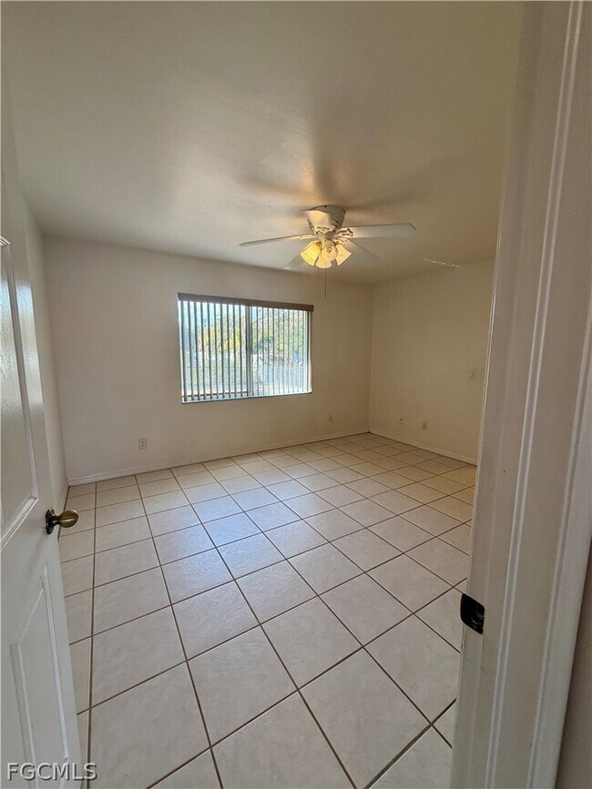 Building Photo - 4620 SW 13th Ave