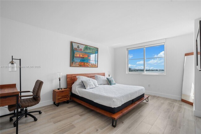 Building Photo - 300 Bayview Dr