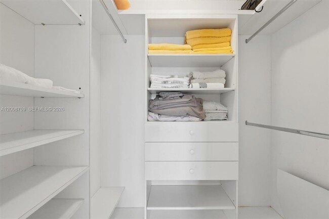 Building Photo - 2030 S Ocean Dr