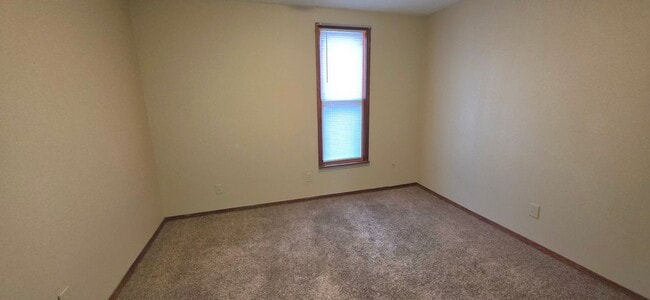 Building Photo - Quaint 3 bedroom home near Drury University $895!