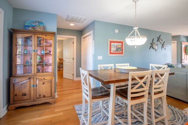 Building Photo - FURNISHED OFF-SEASON MONTHLY RENTAL