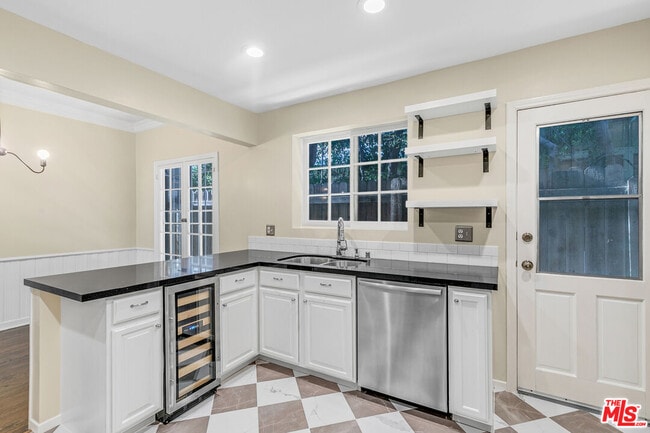 Building Photo - 6053 Scenic Ave