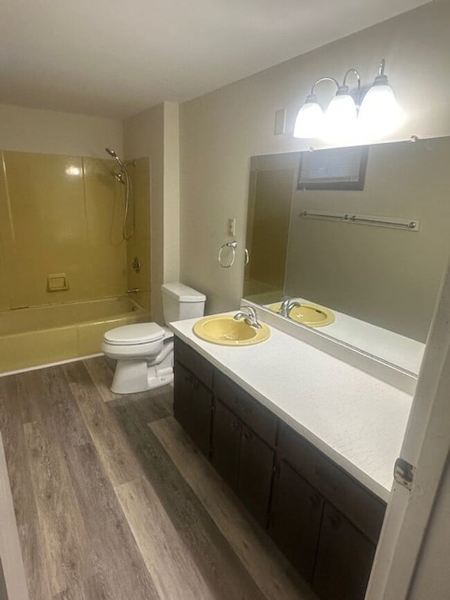 Building Photo - 132 S 5th Ave