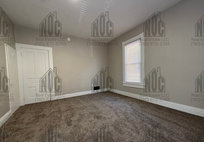 Building Photo - 726 E Main St