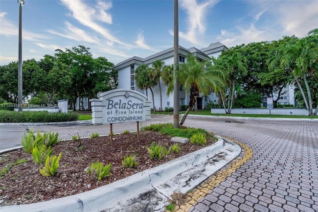 Primary Photo - 711 N Pine Island Rd