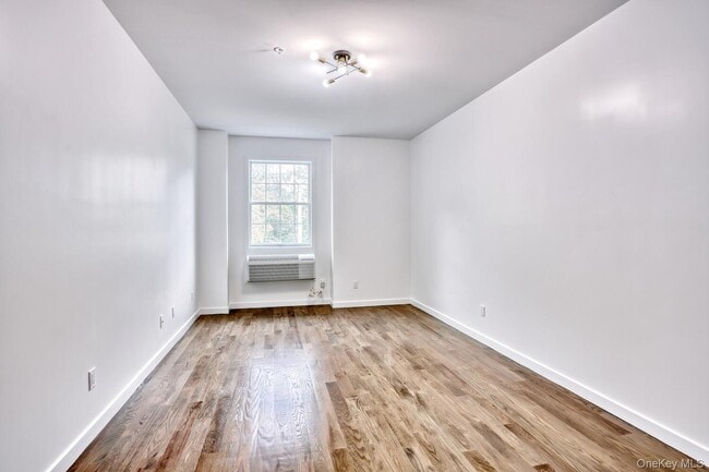 Building Photo - 962 US-9W