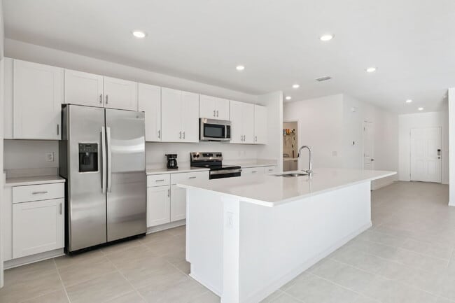 Building Photo - Spacious 4 Bedroom Retreat with 3 Full Baths in Charming Edgewater, FL!