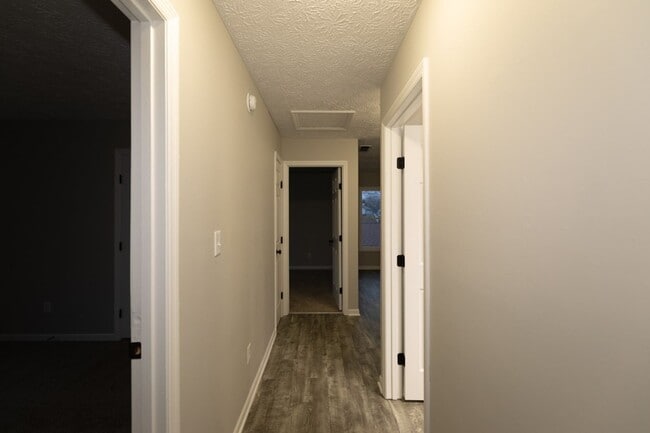 Building Photo - 3 bed 2.5 bath 2 story 2 car attached gara...