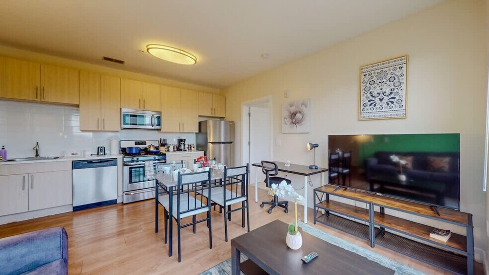 Building Photo - 545 Bedford St