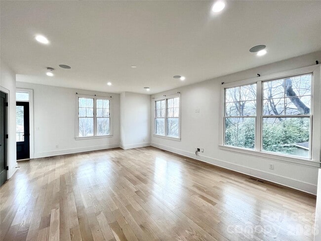 Building Photo - 614 West Blvd