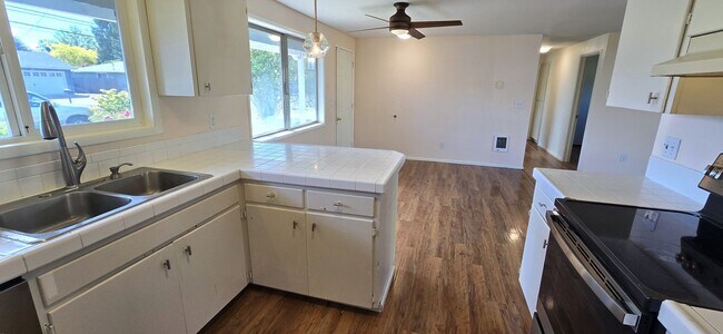 Building Photo - Spacious 3 Bedroom Home in North Corvallis