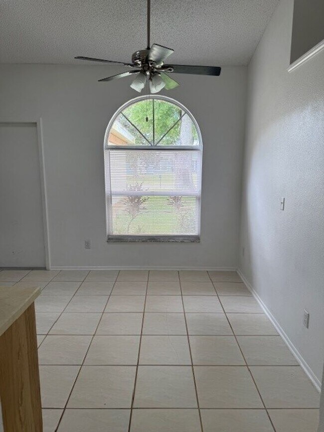 Building Photo - 5922 Phyllis Lou Cir