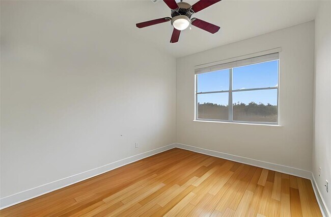 Building Photo - 13420 Lyndhurst St