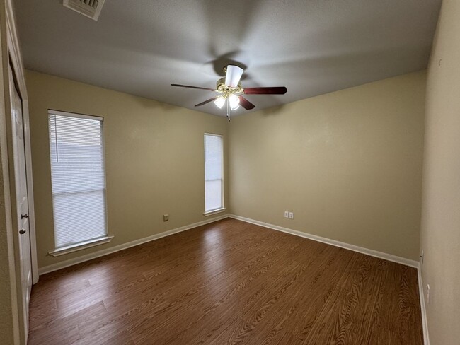 Building Photo - Eagle Creek Subdivision