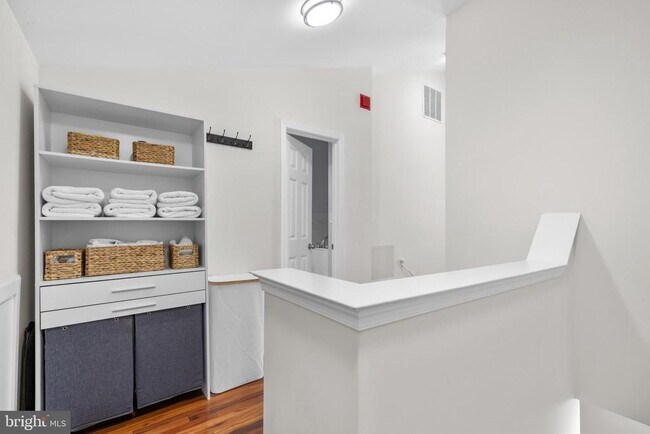 Building Photo - 381 Livermore Ln