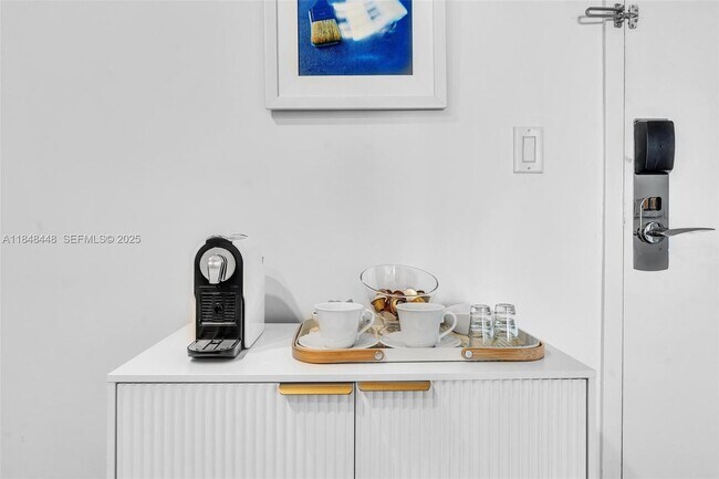 Building Photo - 1100 West Ave