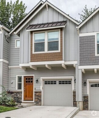Building Photo - Beautiful Townhome in Camas!