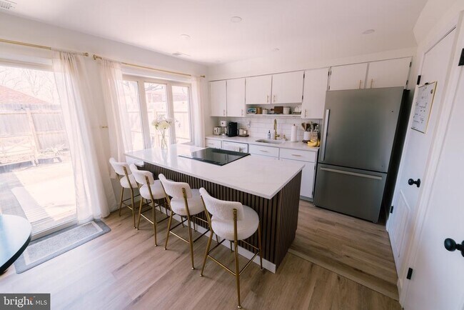 Building Photo - 126 Albemarle Dr