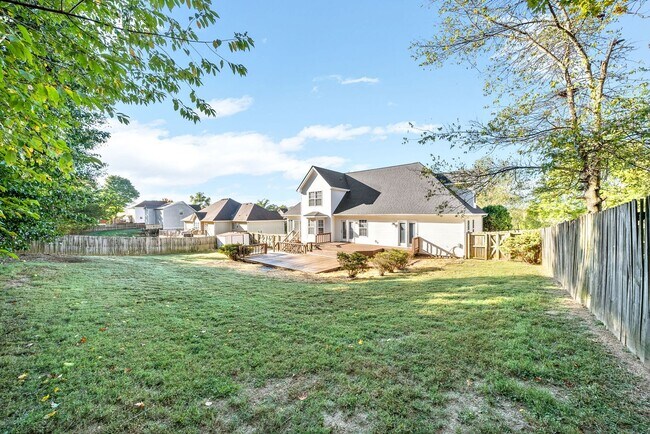 Building Photo - Pet Friendly Three Bedroom with Bonus!